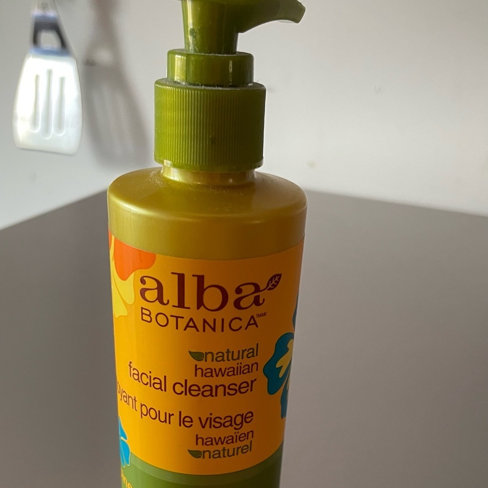 Alba Botanical Natural Hawaiian facial cleanser